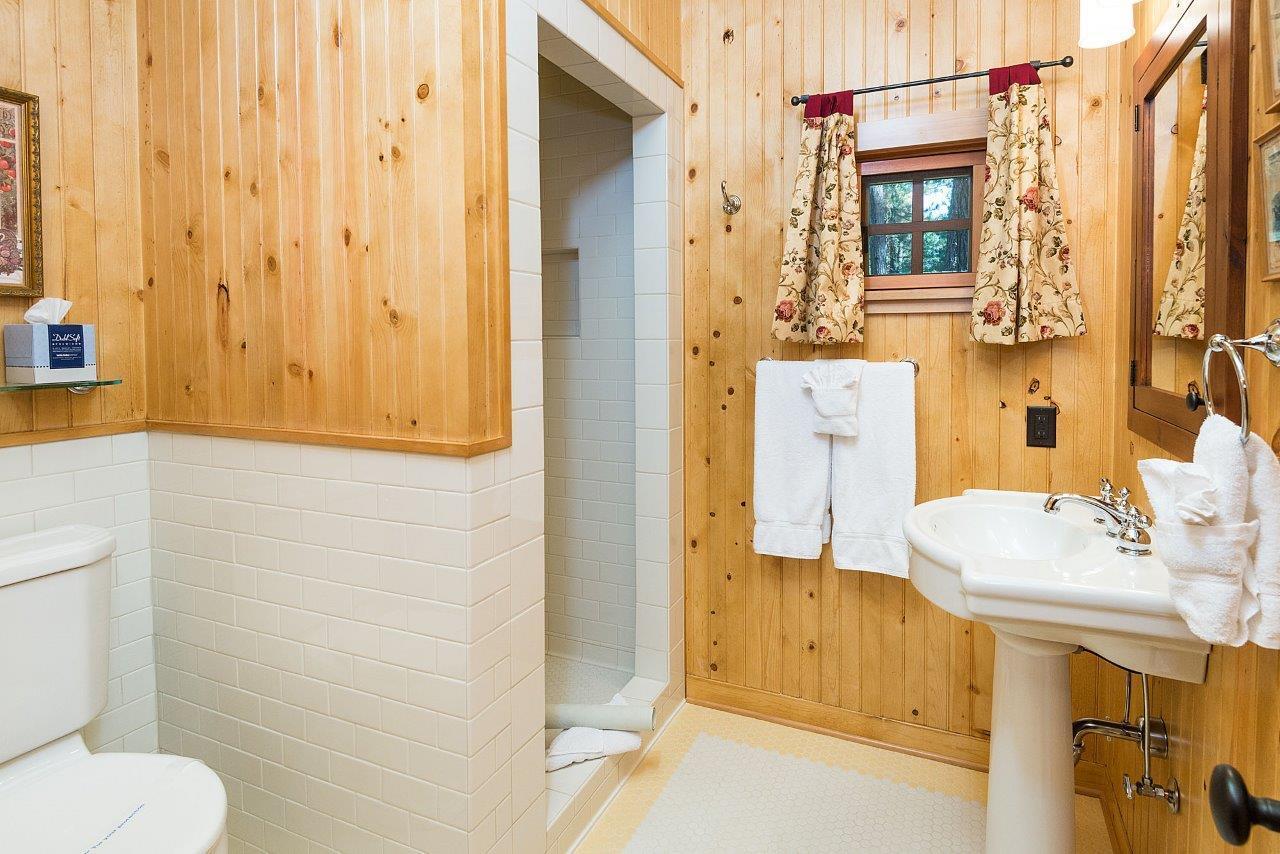 Lake Creek Lodge - Residential