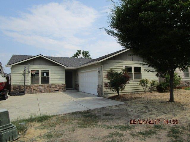Multiple Offers have been received for the property, All highest and best offers are to be submitted by 1:00 PM Monday 09-25-17. Solid Three Bedroom two bath home in Griffin Creek School District features two car attached garage, corner fireplace, laminate flooring and more.