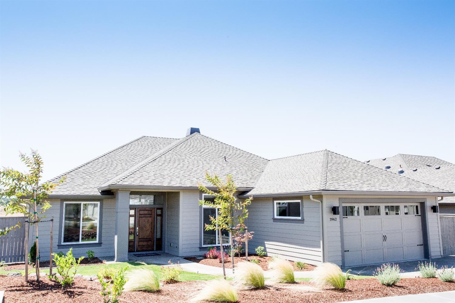Just completed, new construction home in Summerfield. Level lot with no steps. South facing back yard with views of Mountains. Open, great room with stacked stone fireplace and built-ins. Ten foot ceilings throughout. Great natural sunlight with transom windows. White painted cabinets in the kitchen with white Caesarstone counter tops and slate/glass mosaic back splash. Walk-in pantry. Five inch bronze maple hardwood floors. All tile bathrooms and laundry room. Paved RV parking, 10.5 feet wide by 25 feet deep. Solar tubes. Tankless water heater. Fully fenced and landscaped. Large covered back patio with access from great room and master suite.