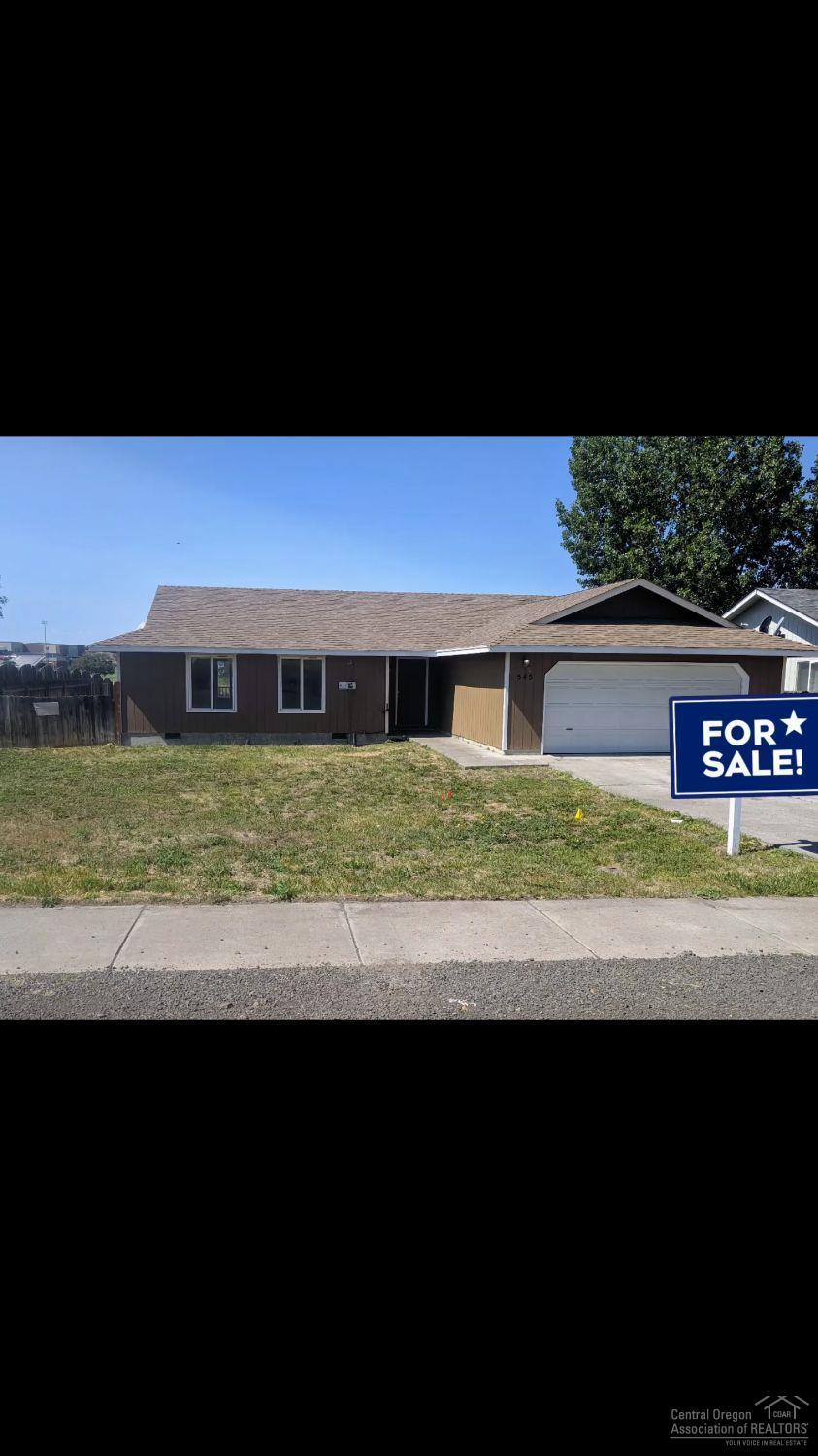 Enjoy the beautiful Mountain Views from this his single story home in Madras! Property sits on a wonderful .33 acres! This property butts up against a creek... and on the other side of the creek is Madras High School. Take in front row seating for the 4th of July fireworks!