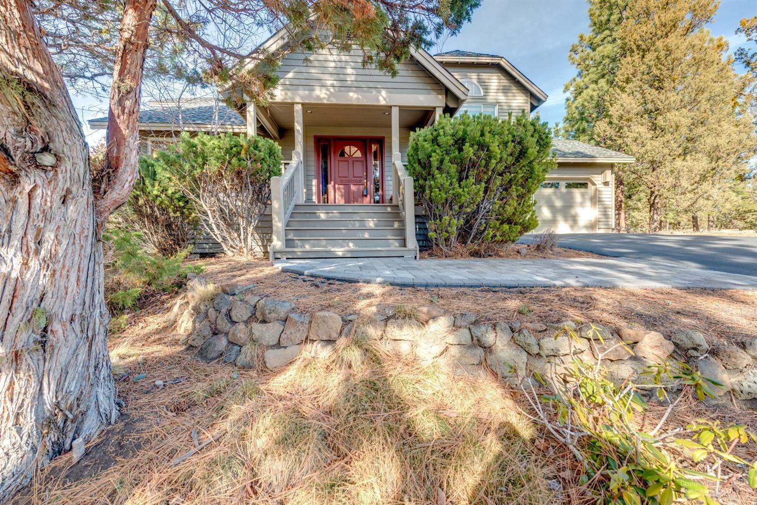 Private, well maintained home on Awbrey Butte. Over 1/2 acre of landscaped lot. Hardwood floors or tile throughout. Granite kitchen counter tops. Over sized garage. City lights view and some Newberry Crater/Paulina Peak views as well. Motivated Seller.