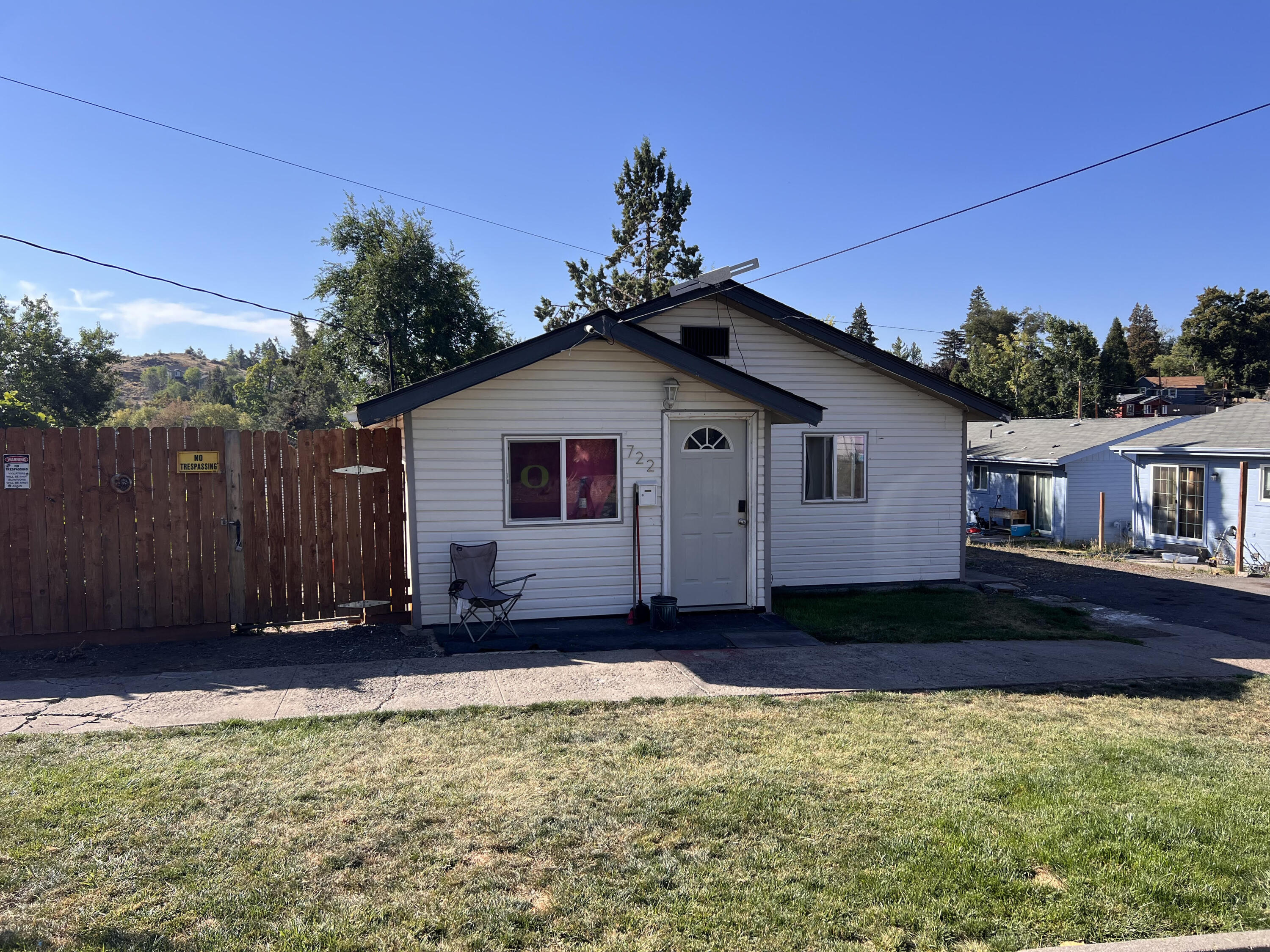 Affordable living in the heart of Klamath Falls! This 2-bedroom, 1-bath home features 792 sq ft of comfortable living space, along with a 620 sq ft unfinished basement, making it ideal for first-time buyers, downsizers, or anyone seeking low-maintenance living. With its cozy layout and easy access to local amenities, schools, and parks, it offers both convenience and value. Why rent when you can own? Take advantage of this budget-friendly opportunity to enjoy the pride of homeownership in a great location.