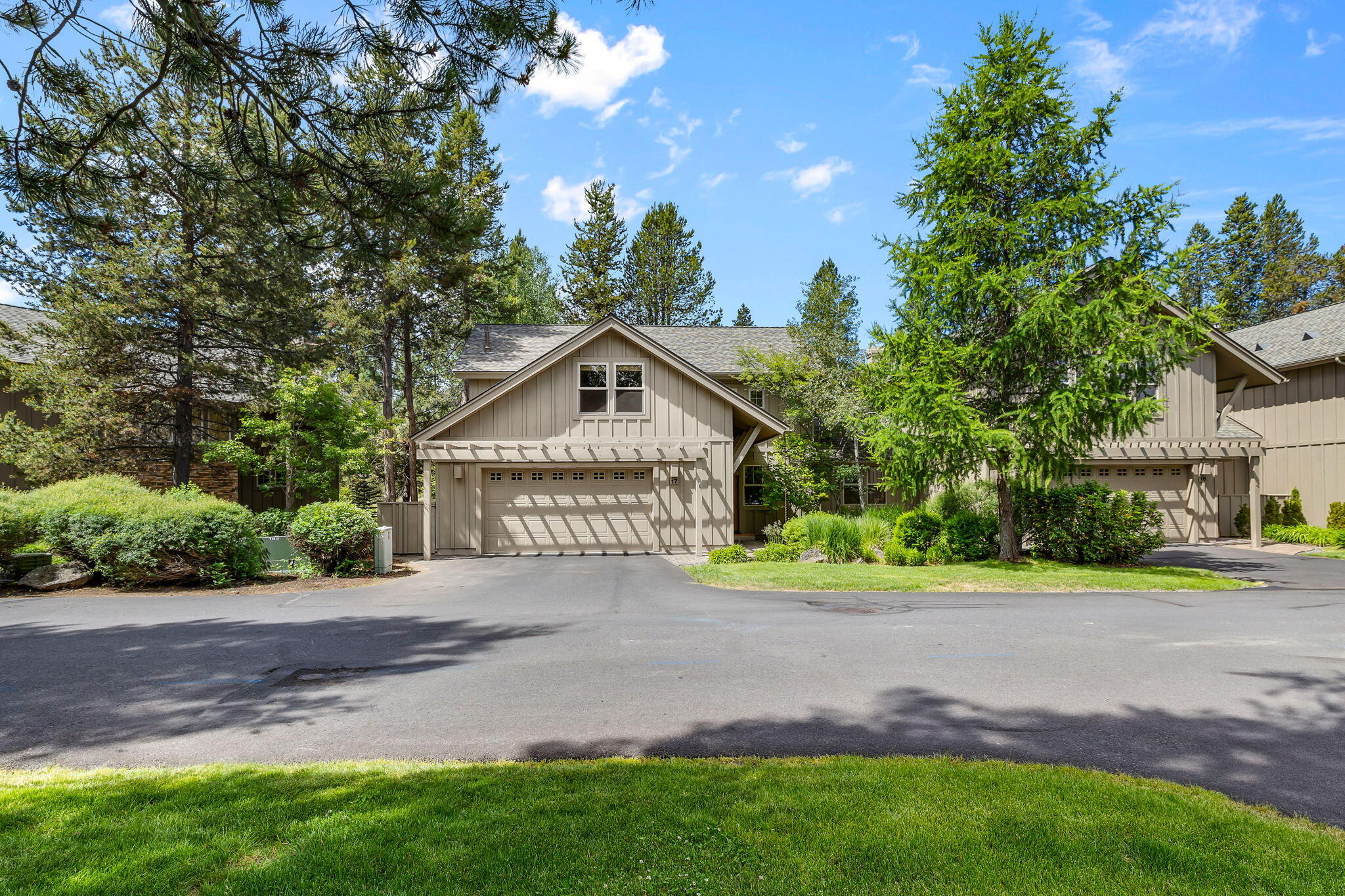 Fantastic opportunity in Sunriver's gated Fremont Crossing on a prime lot at an excellent price! This spacious 3BD/3.5BA end unit townhome offers the community's largest floor plan, perfectly located between SHARC and The Village. Enjoy dual primary suites—one on the main level with deck & hot tub, another upstairs—plus a guest room and versatile bonus space. Vaulted ceilings, floor-to-ceiling windows, hardwood floors, granite/tile surfaces, and fresh interior paint enhance the home's warmth and style. The kitchen features stainless steel appliances, including new cooktop & fridge. Custom dining sideboard adds storage and flair. Relax or entertain on the large back deck, with HOA-maintained landscaping. Attached garage for all your toys. Close to bike paths, golf, dining, pools, float, Sup, Kayak, ride horses and more. Ideal for full-time living or high-demand vacation rental. Live, play, and unwind in one of Central Oregon's most desirable resort communities!