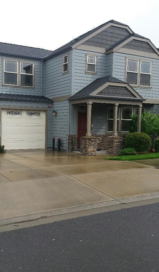 Well maintained three bedroom, 2.5 bath townhome in great location in Ashland. Easy access to shopping and downtown. Open concept living with nice fenced patio area with room to garden. All three bedrooms have walk in closets. The kitchen and dining area feature gorgeous wood floors while the rest of the home (except bathrooms) have neutral carpet. The front porch is covered and the front yard landscaping is maintained by the HOA dues of $100.00 per month. Enjoy the tall ceilings throughout this home as well as the garage with work space for projects. The livingroom has a corner gas fireplace as well as large windows to bring in the natural light. Entry is slate. This home is a must see for the buyer looking for a home that has been well care for.