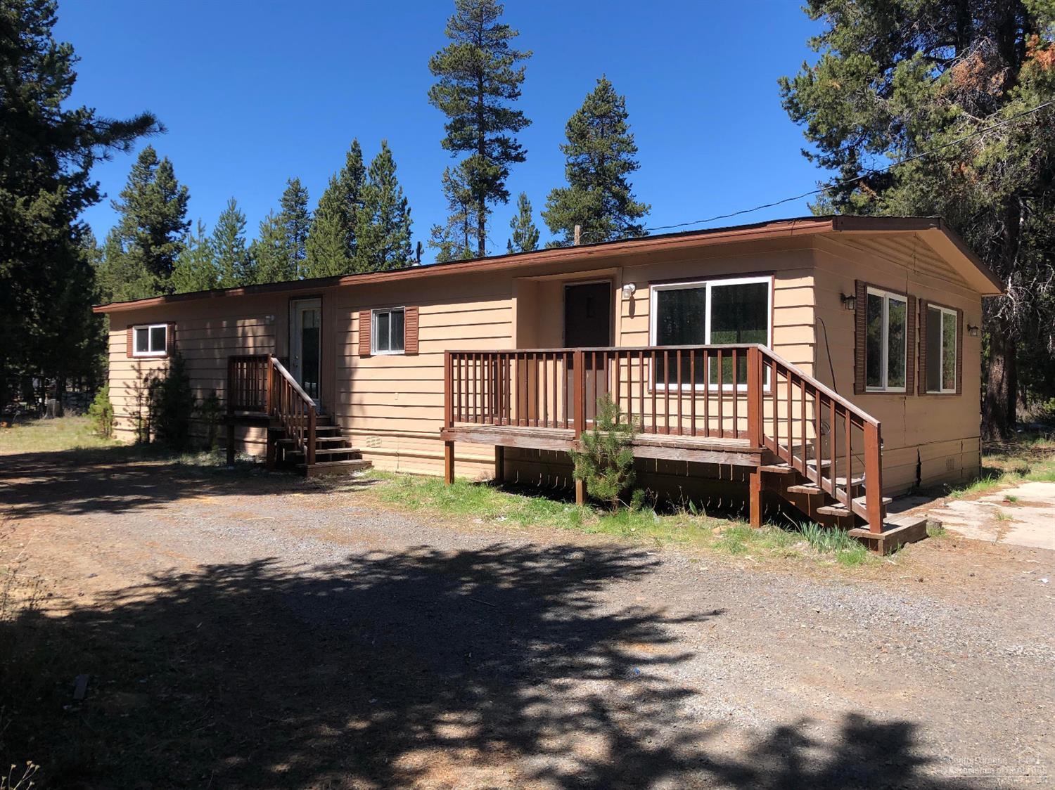 Investors.... 2 Bed 2 Bath Home Located on nearly an acre. Home has Brand New Roof and New Interior Ceilings. Call for your Showing Today!