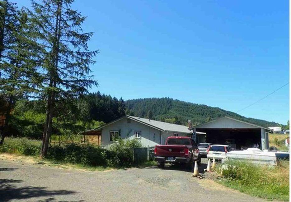 This Rambler style single family home offers 3 bedrooms and 2 bathrooms with approximately 1152 square feet of living space on a 0.34 acre lot. The foreclosure deed has been recorded, allowing for shorter closing timelines. There are no inspection or financing contingencies on this cash only purchase.