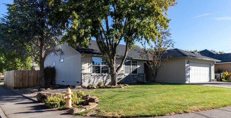 Incredible Location*Recently Remodeled Throughout*Abraham Lincoln Elementary Behind Home*Plenty of Space. This is a beautiful home with a reat open floor plan, vaulted ceilings, & situated at the very end of the street, on a corner lot, in the heart of desirable E Medford. This home has so many upgrades & extras we just can't list them all! All Newer: Upgraded vinyl plank flooring, carpet, interior paint, interior lighting/LED, 2-year new roof, gorgeous ''high end'' Samsung appliances, including gas range, kitchen sink/handle, +much more. Newer vinyl windows throughout. Large living room with glass doors to a pleasant, covered patio and huge back yard with a newer producing garden. Large master suite features a master bath with double vanity. Master bedroom has new ceiling fan & has private access to the back yard. The back yard is completely fenced and newly built. Attached 2-car garage has custom built shelves & new garage door opener. Don't miss this great home in this great Location!