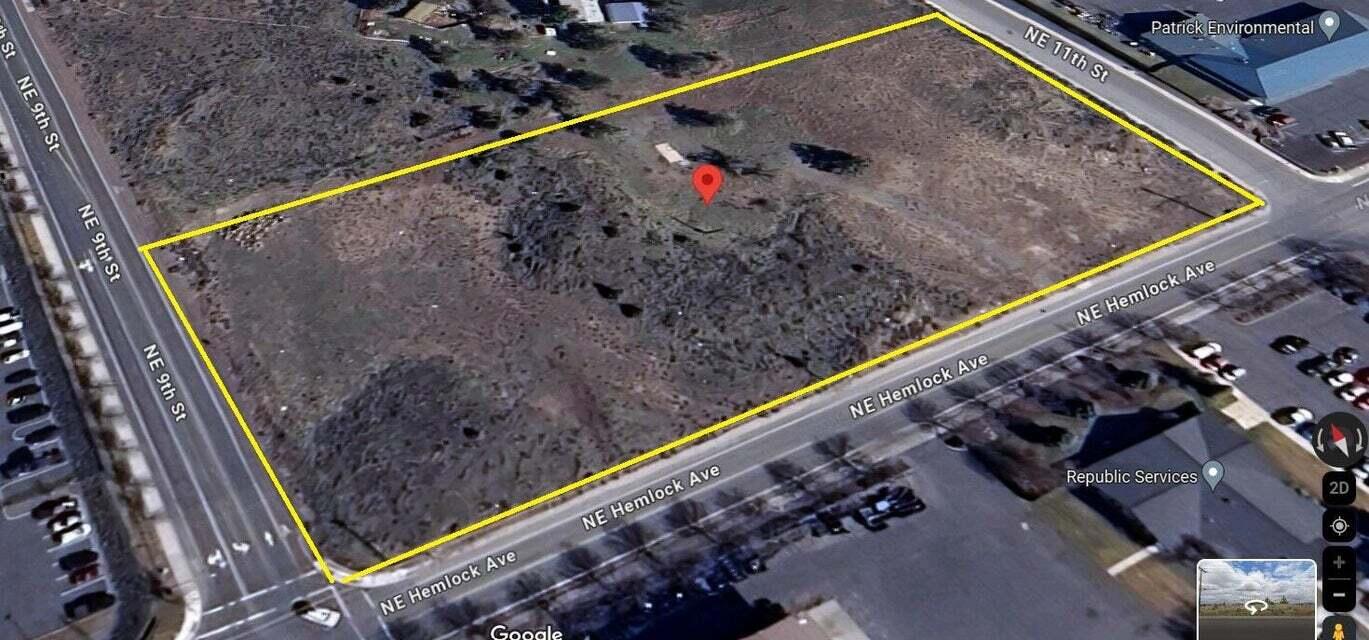Hard to find Vacant Lot with Heavy Industrial, M2 Zoning on Redmond's East side. Located on Hemlock Avenue between 9th and 11th. Easy access to Hwy 97 Northbound. Utilities in street on Hemlock Ave. Uses include automotive, truck terminal, manufacturing, warehouse, equipment sales, and more. Buyer responsible for zoning due diligence.