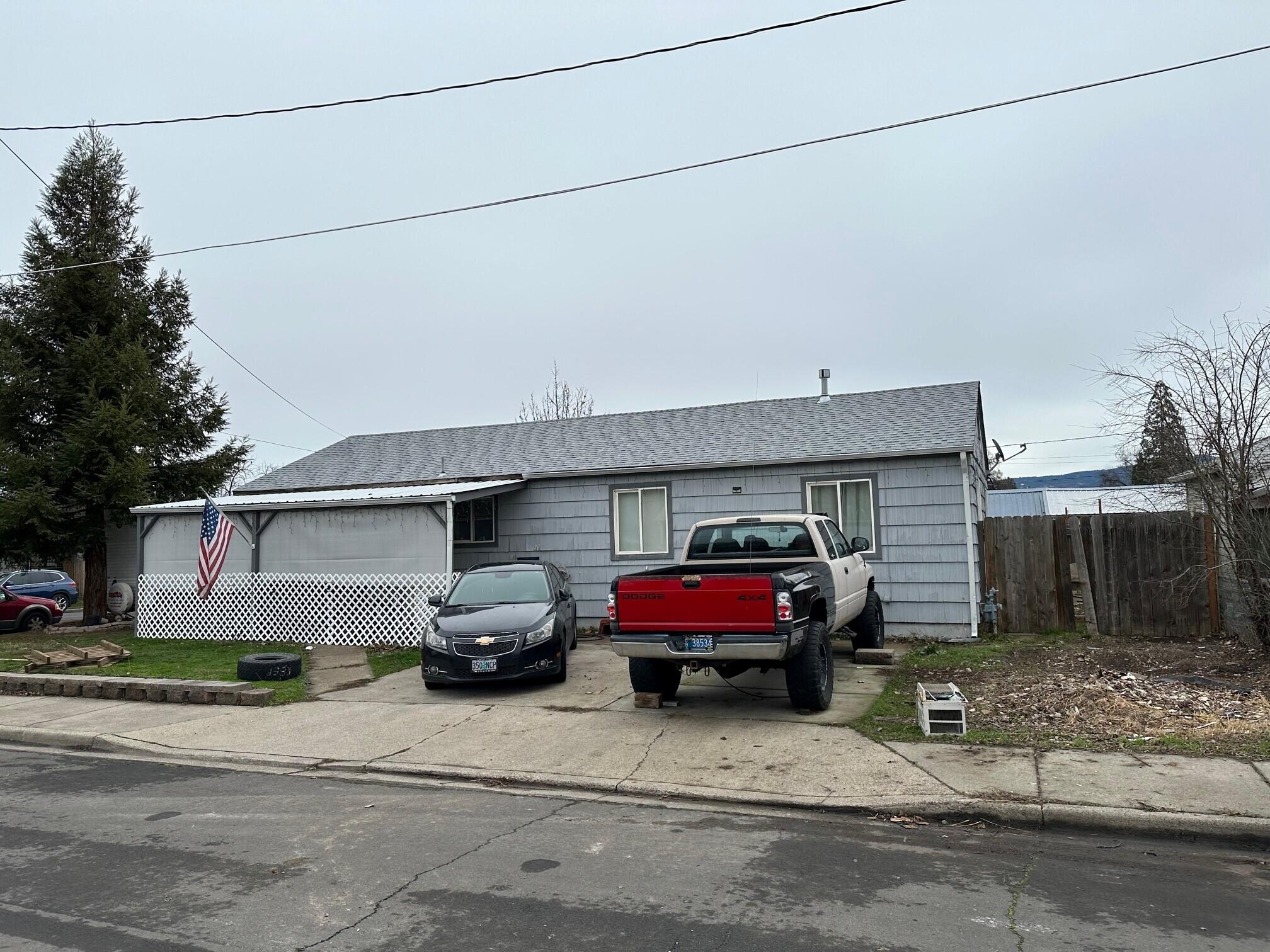 Affordable 3 bedroom, 2 bath single story. Home has some recent updates and plus allows for some of your finishing touches. 9 ft x 9 ft bonus room connected to master bedroom. Corner location which increases on street parking potential plus North side yard access from West 12th Street. Well established neighborhood with Washington Elementary School a short distance to the South on S. Peach Street. Owners are ready to move!