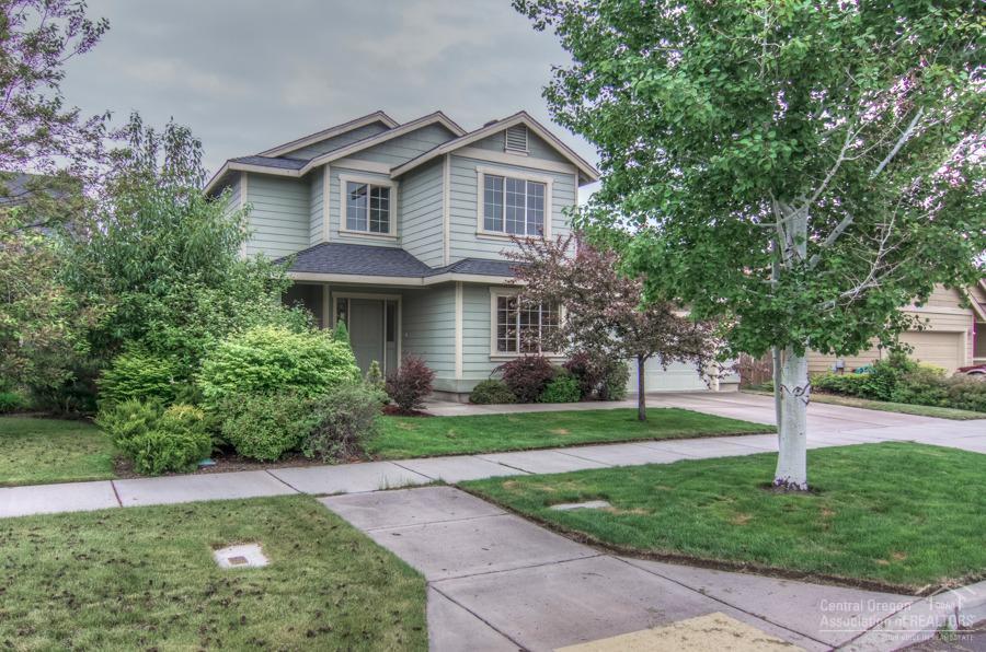 Don't miss this well cared for 1-owner home in the desirable tree lined neighborhood of Terrango Glen. Steps to the canal path and 159 acre Pine Nursery Park with 14 acre off-leash dog area. This light and bright home features a grand entry and towering 2 story vaulted family room with gas fireplace, large master on main and bonus loft. Office provides opportunity for a fourth bedroom. Hunter Douglas window coverings, spacious yard for entertaining and boat/trailer parking area top off this great home!