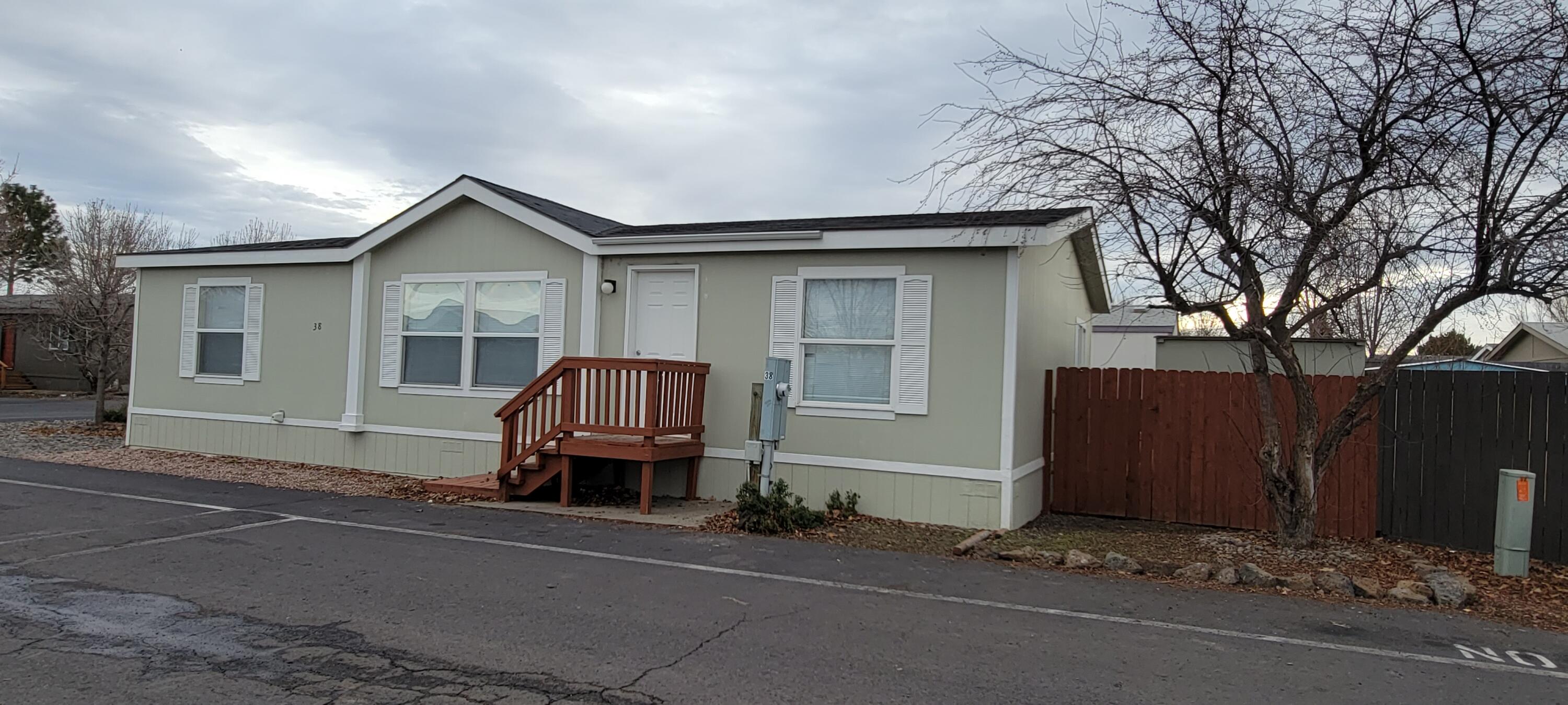 Adorable home in Highly Desirable SunHaven. One of the lowest HOA's in the county! Open, desirable floor plan with a great kitchen island. Newer flooring & paint. On a
large corner lot, with a fenced in yard!