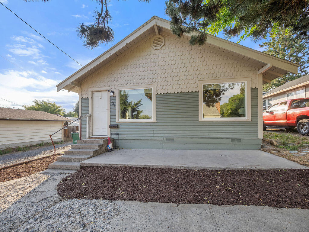 Absolute dollhouse! This downtown home is perfect for the first time buyer or investor, new flooring, freshly painted inside and out, new windows on the front of the house and living room. An excellent use of space, large living room, bedroom and kitchen, with laundry room and a dining area. New roof in 2022. Close to shopping, parks, public transportation and just minutes to Sky Lakes Medical Center, Oregon Institute of Technology and Kingsley Field Airbase. All of this under $250,000.00!