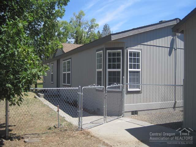 Sparkling Clean ready to move into large home featuring three bedrooms, two full bathrooms in 1782 SQ Ft of spacious living. All new appliances in kitchen, and new flooring throughout. Simply said you must look at this to see all that has been done, don't wait or you'll be too late!