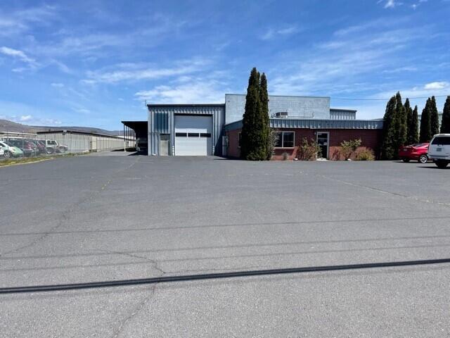 $949,000 Across the street from Walmart!  Located on 2.13 acres this great warehouse/office space is ideally
located. This 18,205 total sf building of office/warehouse space has a loading doc and 4 exterior roll
up doors. Included in this building is a 576 sf refrigerator, 2.5 bathrooms, large kitchen and approx.
3000 sq ft of office space. View by appointment.