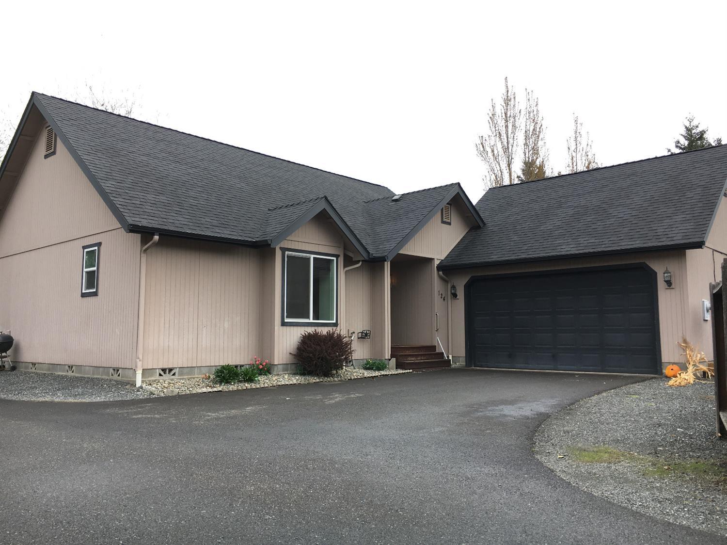 Great Family Home near Reinhart Park. This 3 Bedroom, 2 Bath 1123 Sq Ft Home was built in 2007 and features an Open, Bright and Sunny Floor Plan, Vaulted Ceilings, an Eating Bar, Beautiful Fully Fenced Back Yard with a Deck to Entertain your friends, and a 2 Car Garage with Opener. All this on a .19 Acre lot. Come see this home before it's gone.