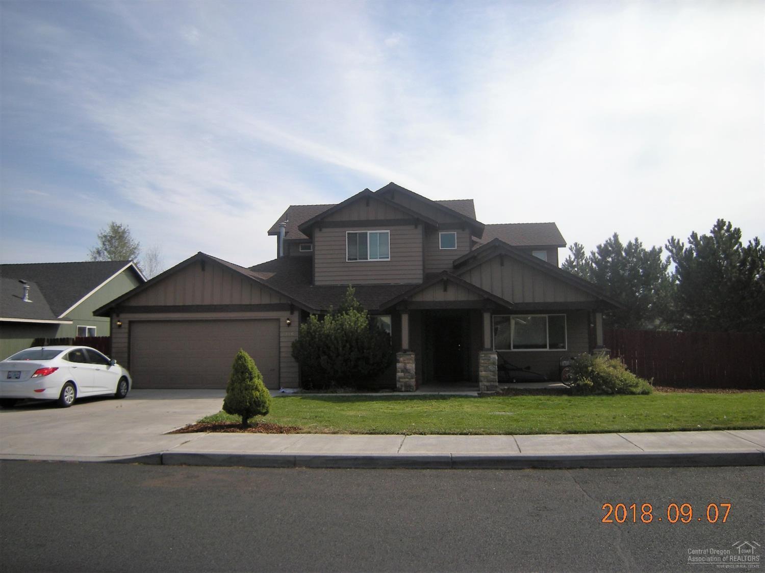 Large craftsman style home on Redmond's NW side with formal dining area with an eating bar, gas fireplace in the family room, large utility room and a huge patio for entertaining. Landscaped with a shed and access to back yard for RV or toy parking. Close to schools, shopping, hospital & medical facilities with easy highway & by-pass access. Tandem portion of garage converted to unpermitted living space.