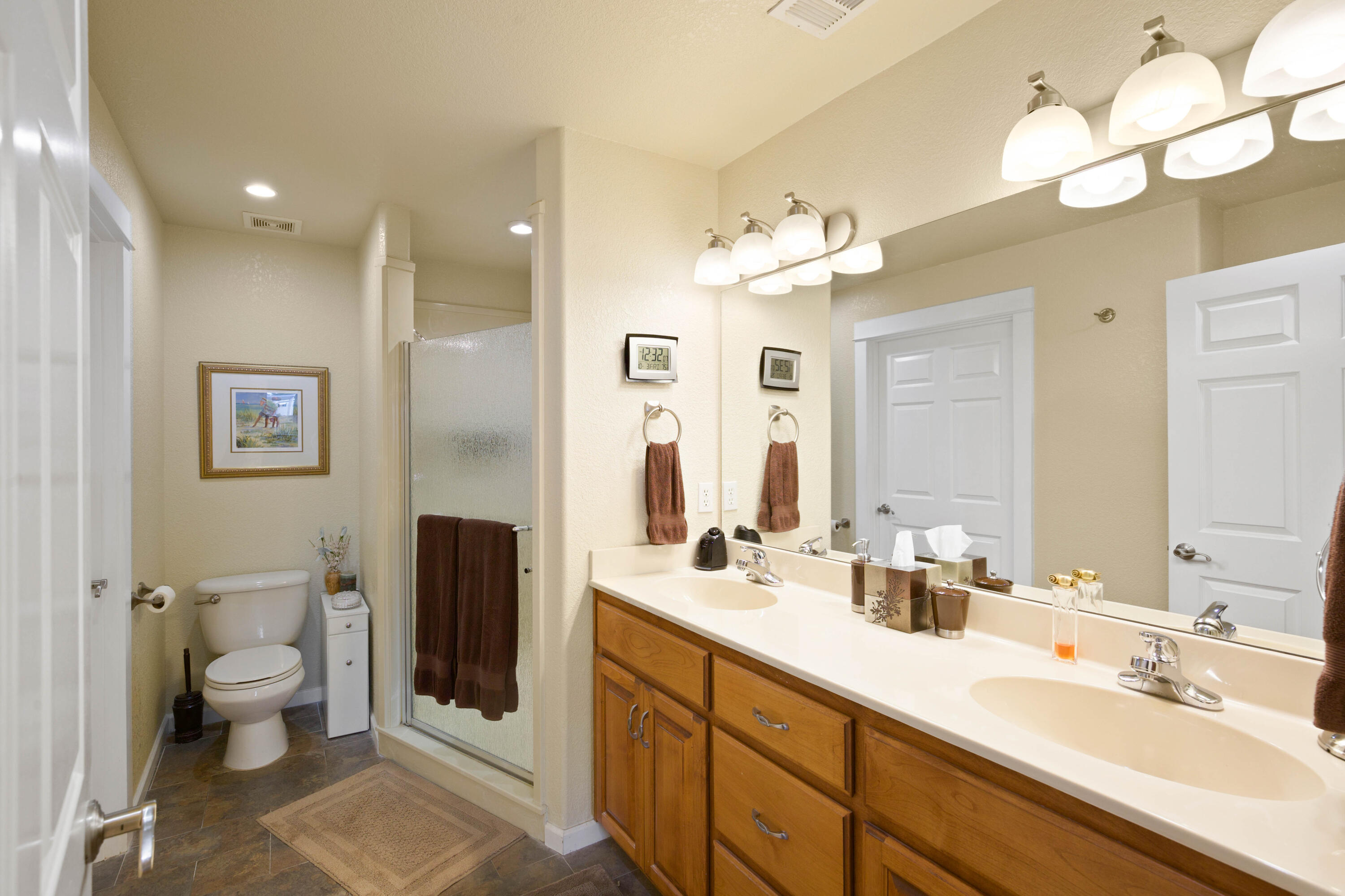 Kinsington Court Condominium - Residential