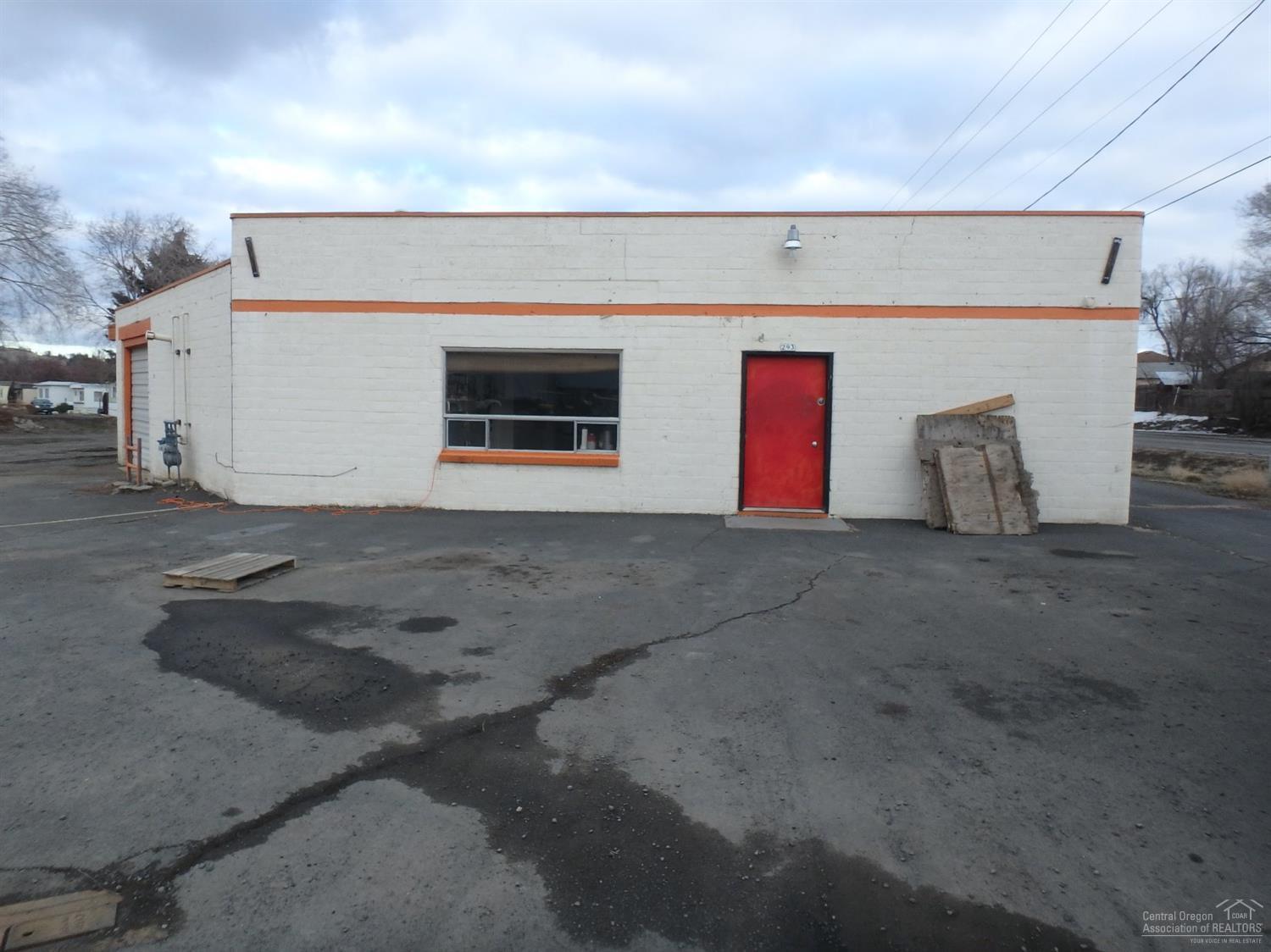 Great location near the downtown for that tenant who requires a retail location however repairs, produces or requires an almost light industrial building, however commercial customers are key. With over 5,000 sq. ft., heated, concrete floors, large paved parking area with visibility, this is a great option for the right user. Tenant is responsible for electricity, gas, water and sewer. Property must be kept clean and picked up, no storage of cars or trucks.