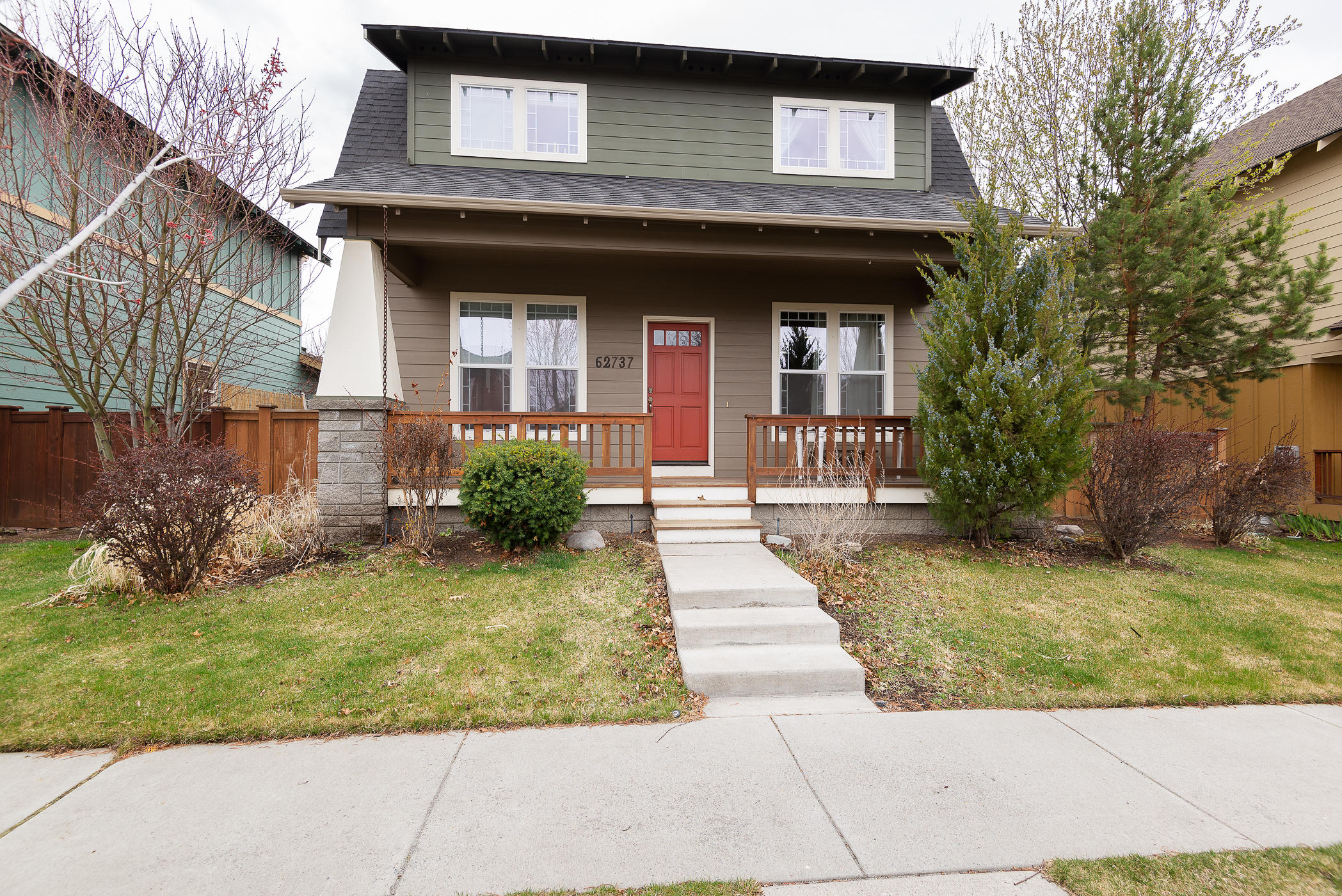 Charming craftsman in desirable Oakview offers 1907 square feet of living space with 3
bedrooms, 2.5 baths and a large bonus. Finishes include tile counters, hardwood floors,
wainscoting, arts and crafts details, gas forced air and attached 2 car garage. Situated on a
quiet street lined with aspen trees. Great location close to schools, medical and shopping.