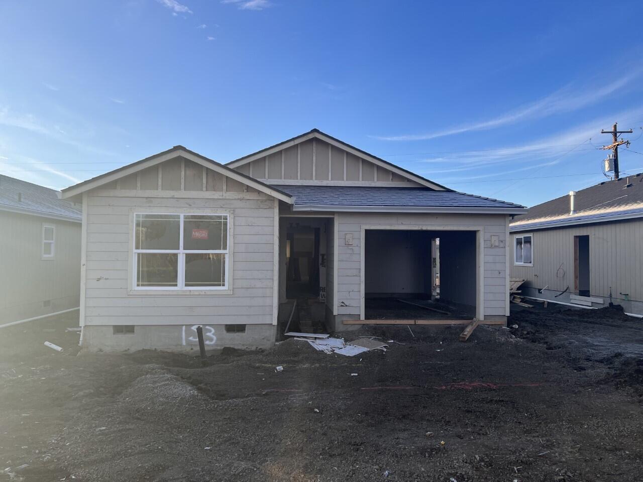 Fantastic open concept floor plan.  Three bedroom two bathroom home being started in Eagle Point by Bob Fellows Construction, LLC.  Close to dining and shopping, and minutes to Medford.  at time of listing buyers can pick paint colors, granite, laminate, carpet , title, and lighting.  
Seller and listing agent are related.