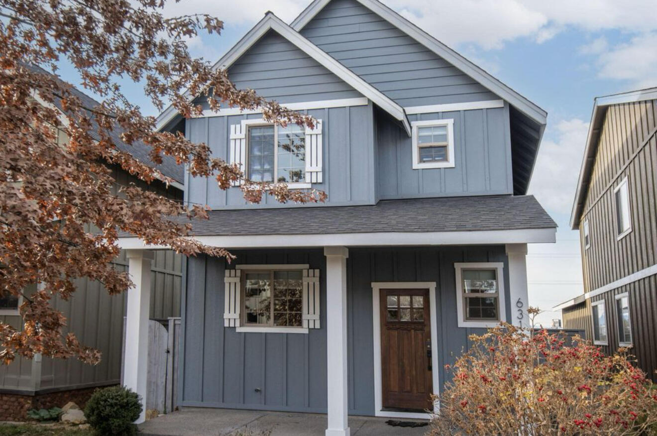 Perfect starter home. Built with comfort, style, and practicality in mind, this 3 bedroom, 2.5 bath Bend home has everything you need from day one.

Enjoy the open layout, warm natural wood finishes, updated kitchen and bathrooms, and bright, modern living spaces. Every detail was designed for easy living-so all you need to do is move in and make it all yours.

Whether you're a first-time buyer, downsized, or investor, this home is ready to welcome you.