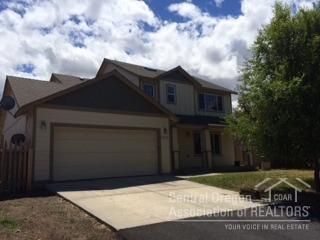 Great area and Large 4 bedroom home with 2.5 bathrooms. This home is priced to sell and you don't want to miss this opportunity.