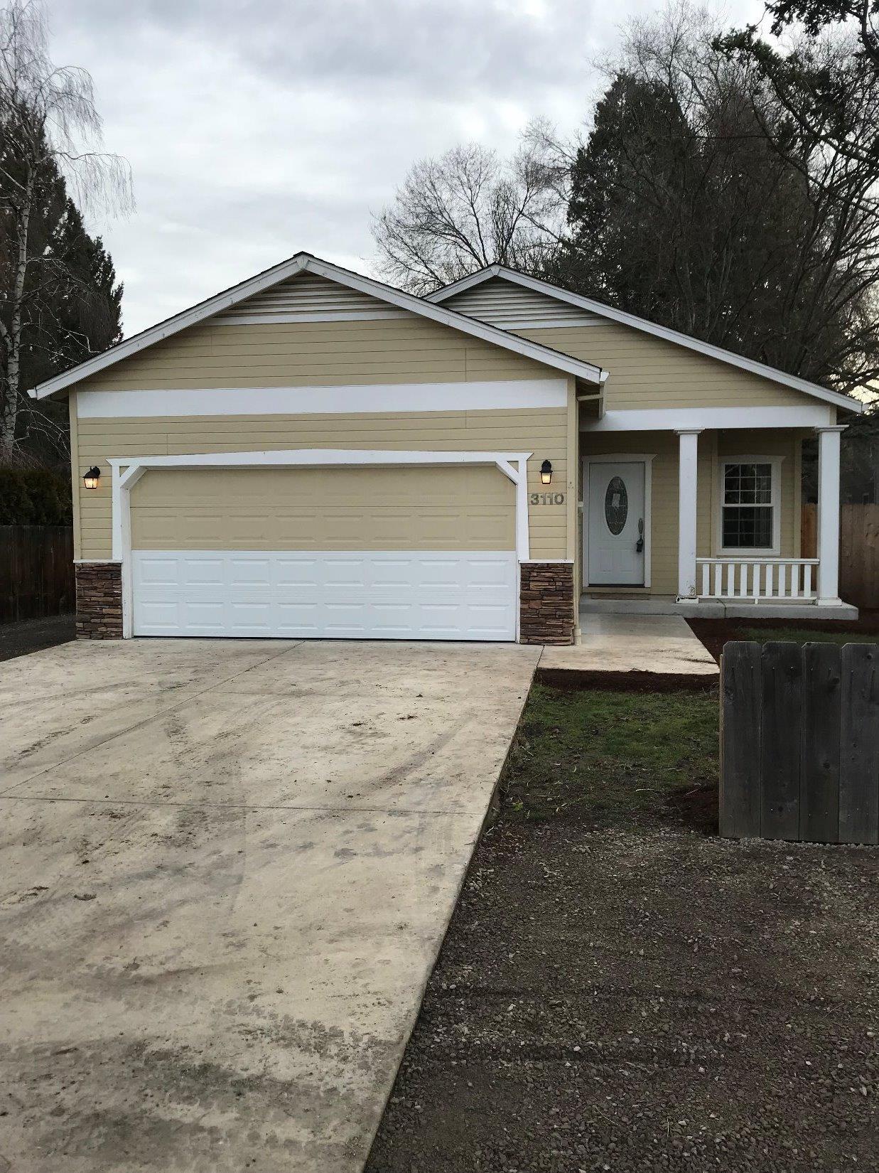 This beautiful constructed home was built in 2008 by Horton Homes Inc. The home has 9' Ceilings, Granite Counters, and Custom Cabinets throughout. It also has a Gas Fireplace, Brand New appliances,Flooring and Waynes coating in dining room. The front of the home has Rock on it to accent the front porch. This large lot has front landscaping and rear fencing. It also has RV Parking and Mature Trees in back yard. Don't miss this amazing Home.