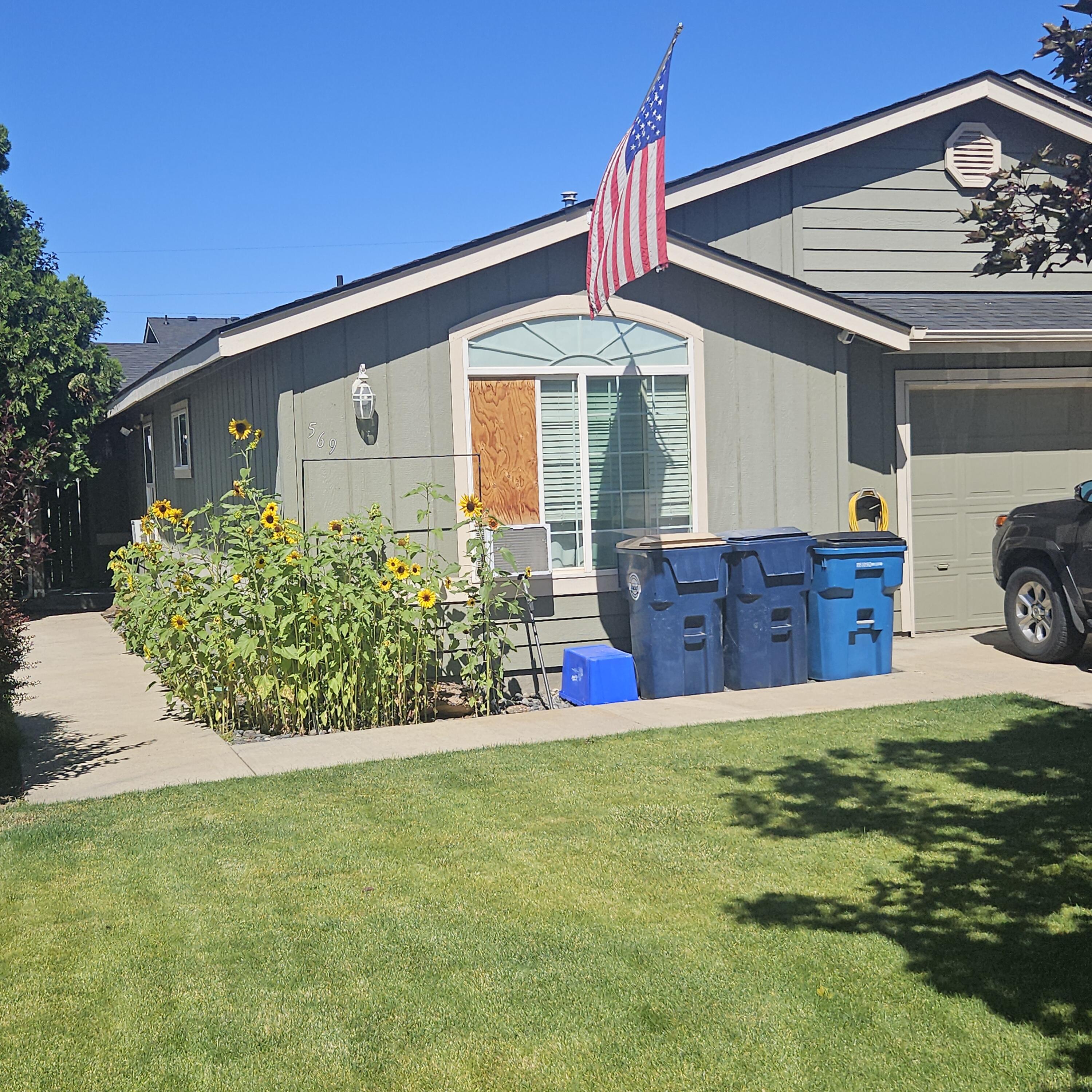 Freshly painted single story duplex in NE Redmond featuring 1290 Sqft of living area in each unit with open  floor plans and 2 bedrooms with 2 baths per unit. Single car garage and driveway parking. Generous fenced rear yards with small storage sheds.