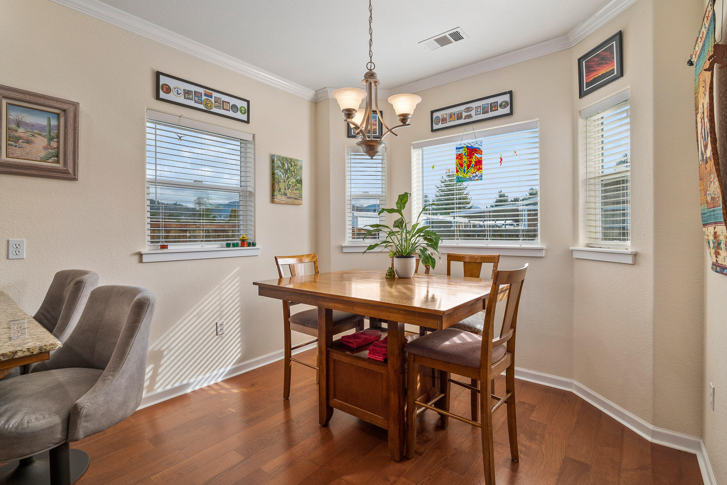 Kinsington Court Condominium - Residential