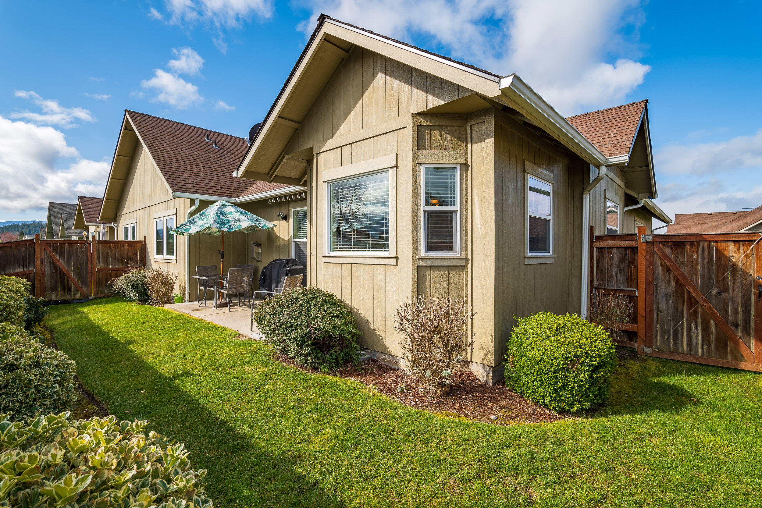 Kinsington Court Condominium - Residential