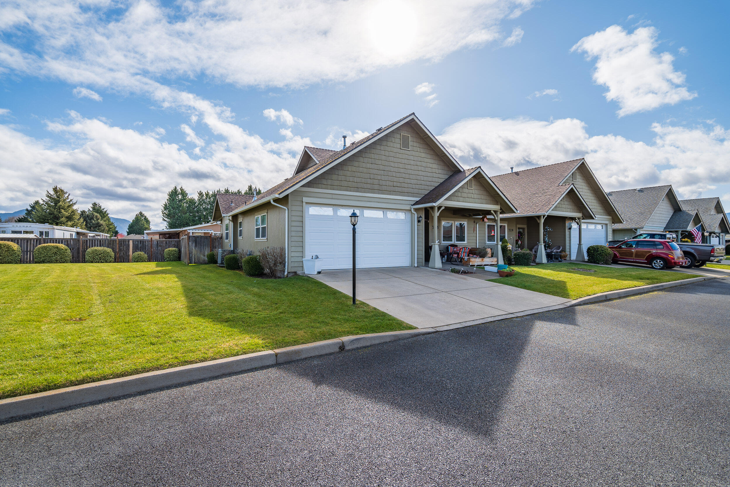 Kinsington Court Condominium - Residential