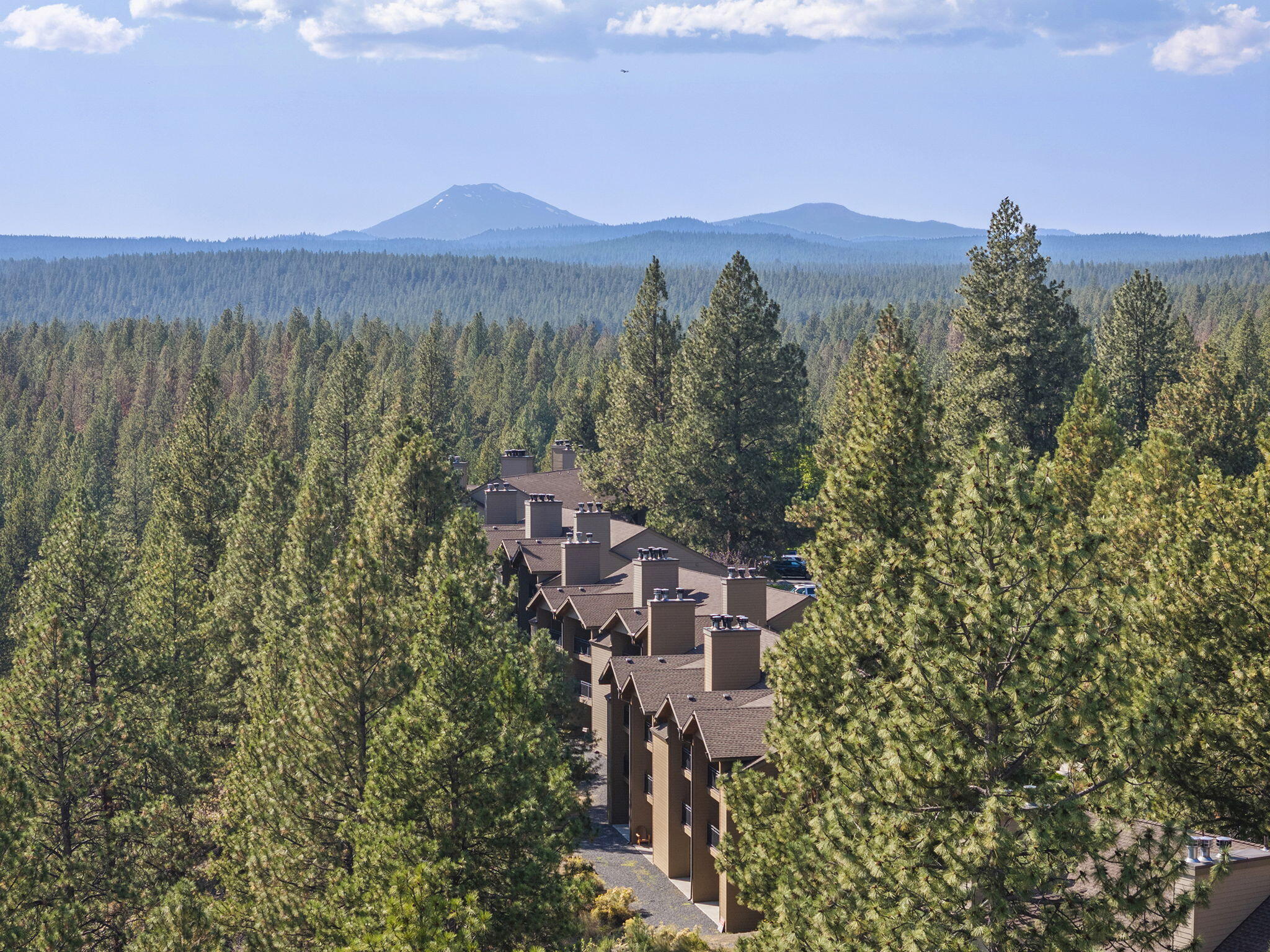 Discover refined resort living in this fully renovated Inn Of The 7th condominium. Unit 624 blends modern upgrades including new paint, flooring, designer lighting,
furnishings, a remodeled kitchen, bathroom, new dimmable smart lighting, hands free kitchen faucet, and a custom electric fireplace with the preserved original hearth for
added charm. Just minutes from Mt. Bachelor Resort and downtown Bend, this turnkey residence offers a lifestyle of convenience and adventure with amenities such as
pool, hot tubs, fitness center, tennis courts, and miles of riverfront trails. HOA dues cover all utilities, internet, cable, window cleaning, and HVAC service, ensuring truly
effortless ownership. Available furnished, this presents an ideal opportunity for a full-time residence, second home, or flexible rental option. A rare combination of luxury,
location, and low-maintenance living in one of Bend's most desirable destinations.