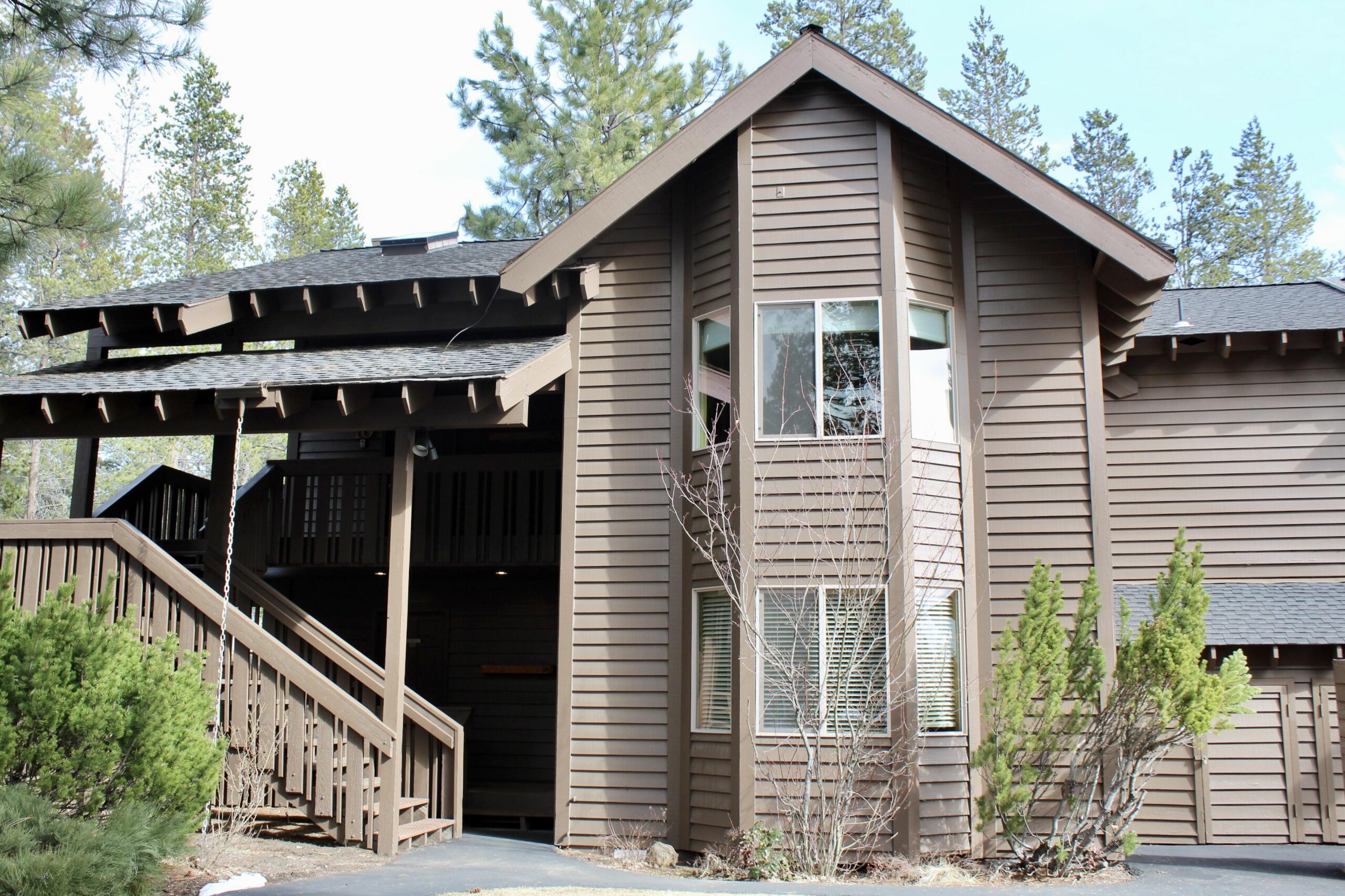 Experience the best of Sunriver in this beautifully decorated upstairs Ridge condo. Overlooking lush green space, this light-filled retreat features vaulted ceilings, a skylight, and an updated kitchen with quartz countertops, Whirlpool appliances, and LVP flooring. The interiors are designed for warm, rustic elegance, offering a cozy yet sophisticated retreat after a day of adventure. As a Ridge owner, you'll enjoy exceptional amenities, including an onsite hot tub, a seasonal pool, and a clubhouse with dedicated staff. With 30 miles of paved trails, easy access to SHARC, and endless outdoor recreation, Sunriver is a haven for biking, kayaking, skiing, snowboarding, and golf. Plus, summer concerts and local events make it a year-round destination. This is a 6-week deeded ownership property, with service dogs only and no-smoking policy. If you're looking for a hassle-free way to own a piece of Sunriver's beauty, this is the perfect opportunity!