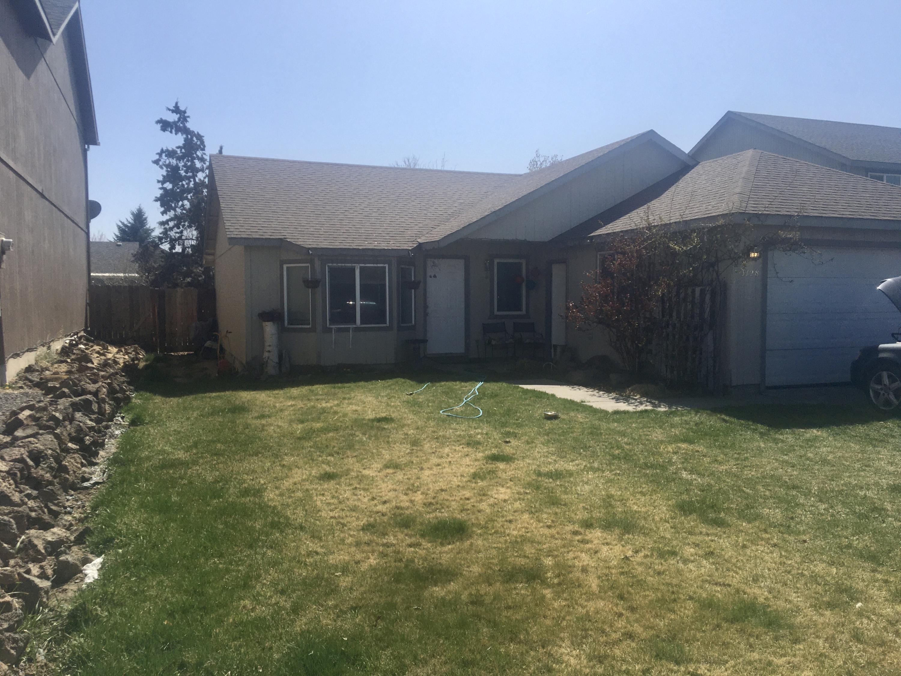 Cute 1134 square foot, 3 bedroom, 2 bath home. Nice two car garage is located in the SW part of Redmond. Home is within walking distance to Vern Patrick Elementary school.  
This property is subject to a month-to-month lease.
