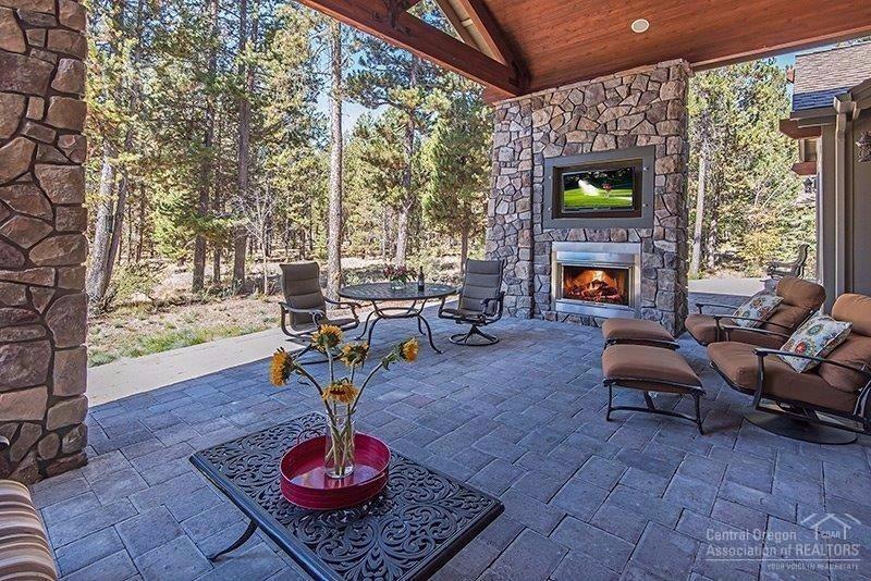 Beautifully appointed 4,224 sq. ft. residence in the gated community of Caldera Springs. Offering 4 bedrooms, 4.5 baths, large media/bonus room, and study in an open floor plan. Luxurious amenities including gourmet kitchen, expansive outdoor living area with kitchen, fireplace, and private hot tub. Quality craftsmanship and finishes throughout with stunning architectural elements including soaring ceilings, exposed wood trusses, and extensive stone and rock make this a warm and inviting mountain retreat.