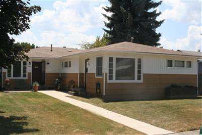 Recently remodeled duplex with a great return on investment. All hardwood floors have been refinished, new tile floors in bathrooms, new vanities, new kitchen cabinets, new paint inside & out. 1 unit is 2 bedroom 1 bath; 2nd unit is a 1 bedroom 1 bath with $500 month rent. Owner lives in the 1st unit which should conservatively bring in $650 a month. Each unit has a garage with alley access. Ask your agent to download the investment analysis for you from the MLS. Owner terms available with 20% down OAC.