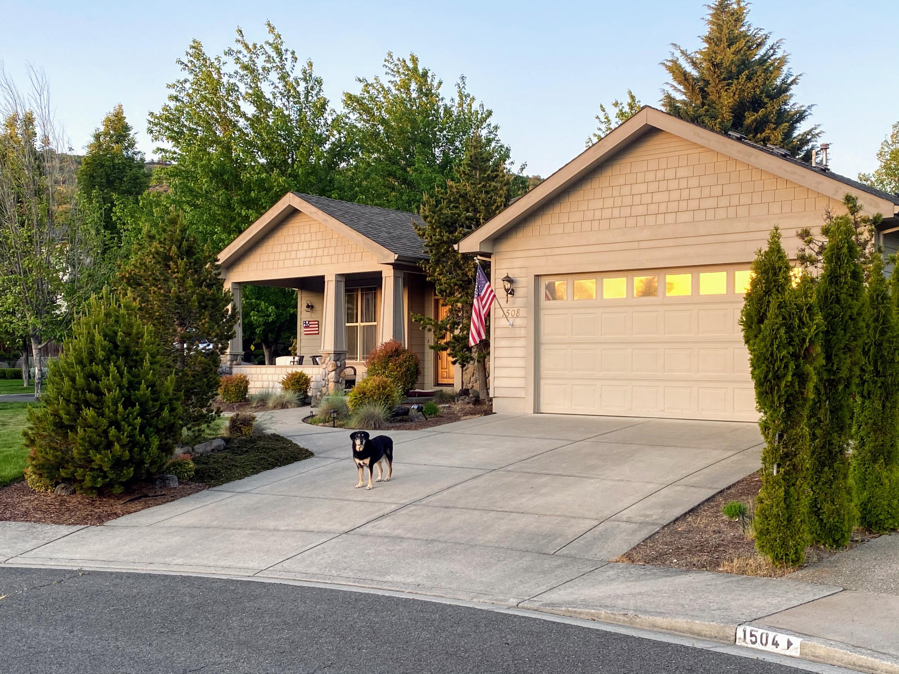 Excellent east Medford location. Single level 1822 square foot home built in 2002 on a .18 acre corner lot. Split floor plan with 3 bedrooms and 2 full baths. Each bedroom has its own walk-in closet. The kitchen is open and bright with granite counters and a gas range. Nine foot ceilings throughout with a coffered ceiling in the master bedroom. There are two gas fireplaces, one in the formal living room and one in the family room.