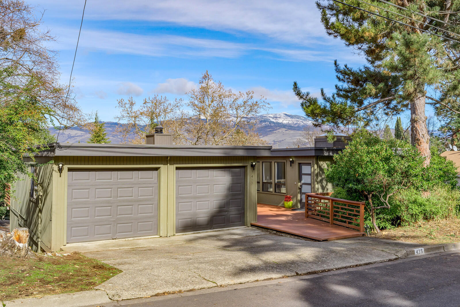 Above the boulevard, mid-century modern with great views.  3 bedroom, 2 1/2 bath, entire house remodel just completed, move in ready.  All new kitchen including quartz countertops and new cabinets. New flooring throughout, freshly painted, all bathrooms remodeled.  2360 sq. ft., .23-acre lot, large deck with views, 2 car garage, large back yard.  Primary bedroom on the main level.
