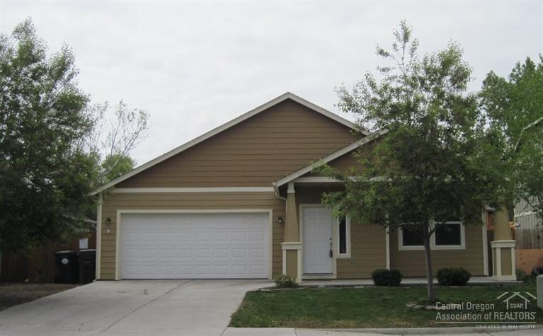 Newer home in great location. Extra wide hallways. Master separation. Vaulted ceilings. Beautiful kitchen w/granite counters. Open floor plan. Fireplace in great room. Fenced yard with sprinklers in front and back. Large deck and oversized front porch. Has AC!