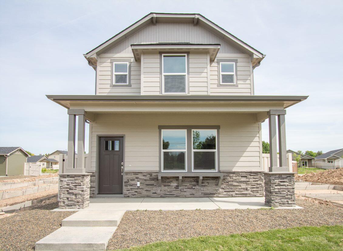 Nestled in scenic Southwest Redmond is Crossings at Metolius, a new community by Hayden Homes. Crossings at Metolius offers a quiet setting on the western edge of town, yet near some of Redmond's best offerings. Homeowners will enjoy close proximity to Hayden City Park, schools, local shopping options, award-winning breweries and historic downtown Redmond. World-class outdoor recreation, the Central Oregon mainstay, is only minutes away – from fishing, skiing, golfing, hiking and biking trails – there are options to please every type of outdoor enthusiast. The 1787 square foot Metolius is an intelligently designed two-story plan that lives larger than most mid-sized plans. The first floor is open throughout the family and dining room and into the kitchen where there is plenty of counter space and cupboard storage. The alley-accessed garage gives this home tremendous street appeal. Master suite offers a vaulted ceiling and large walk-in closet.