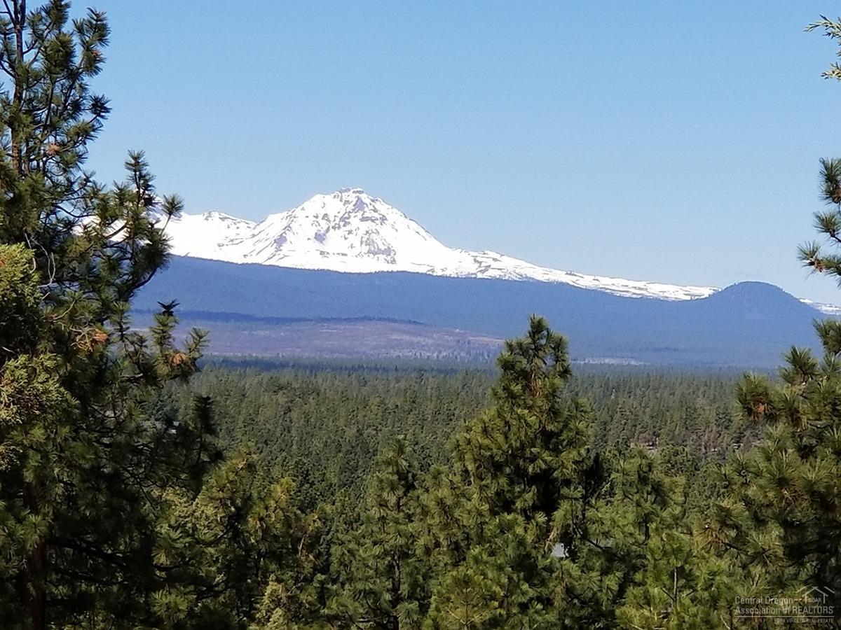 Are you Ready to Build your Custom Dream Home? With Beautiful Cascade Mountain Views! This half acre on Awbrey Butte lot is build ready. Power and City services at the street. Surrounded by stately homes on Bend's Westside. You will love the central location with quick access to parks, trails, golfing, schools, shopping, downtown Bend, Deschutes River and the Old Mill District.