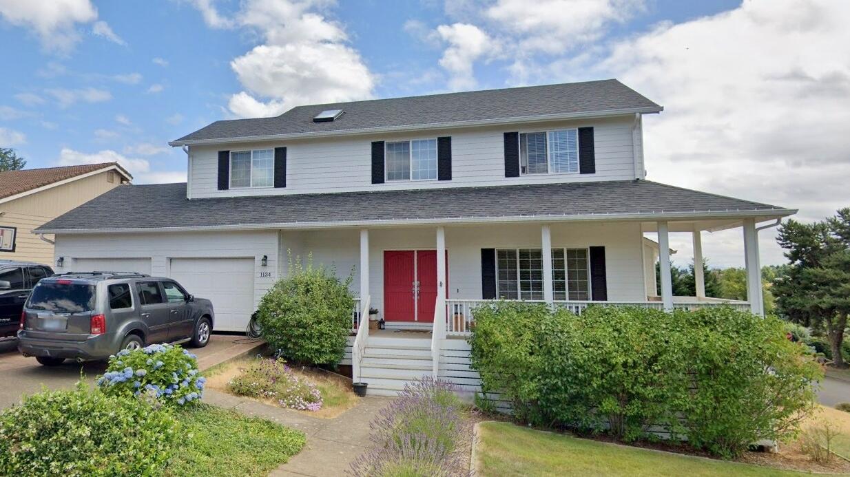 This was a one-party listing. Sellers are licensed Oregon Brokers.