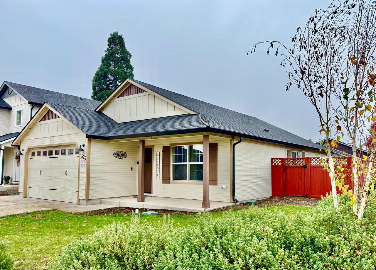 This charming, pristine, like new, three bedroom, two bath single level residence, is ready for a new owner. Open floor plan, a lot of storage, spacious with vaulted ceilings and a lot of bright light throughout. Kitchen features custom cabinetry, granite countertops and stainless steel appliances. Located on a corner lot, property is fully fenced and landscaped with sprinklers. Home is located in a newer subdivision, on a private street, conveniently just across from South Medford High School.
There is no HOA.
OPEN HOUSE SATURDAY 01/10/2026 from 11:00am to 1:00 pm