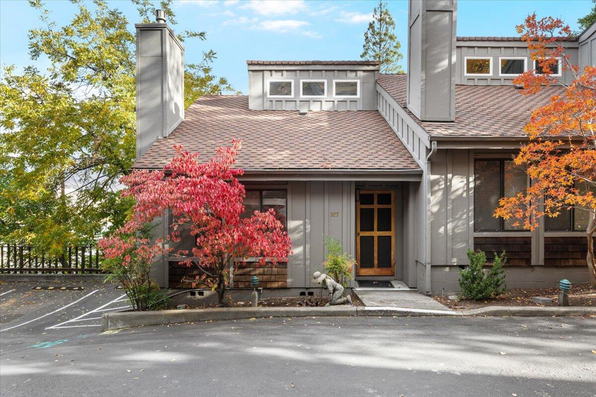 Enjoy sweeping views of downtown Ashland and the Rogue Valley from this fantastic end-unit townhome. The thoughtful multi-level layout offers both comfort and flexibility. The mid-level features a welcoming media room, family room, or cozy den complete with a gas fireplace—an ideal spot to unwind while taking in the valley scenery. A few steps down, the bright living area and kitchen open to a sunny deck perfectly positioned for morning coffee or sunset views over Ashland. The kitchen includes a gas cooktop, hardwood floors, and excellent flow. Upstairs, the primary suite features new carpet, a private deck with views across downtown and the Rogue Valley, a walk-in closet, and a full bath w/tub and shower. Additional highlights include a storage room behind the carport, an unfinished basement for storage, and access to a community swimming pool. With stunning views, unbeatable proximity to downtown and Lithia Park, and flexible living spaces, this home has it all!