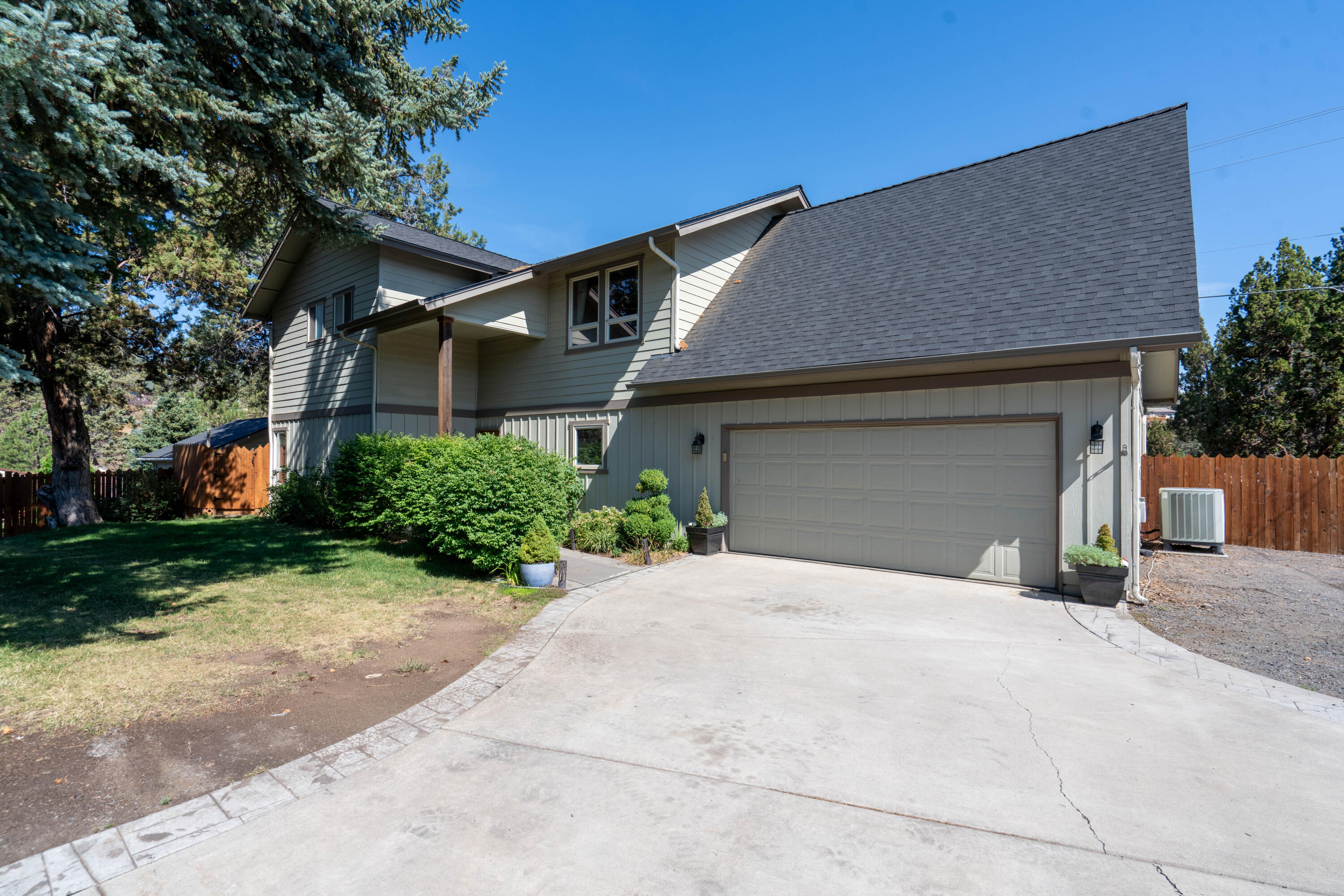 Desc Rvr Hmst Rimrk - Residential