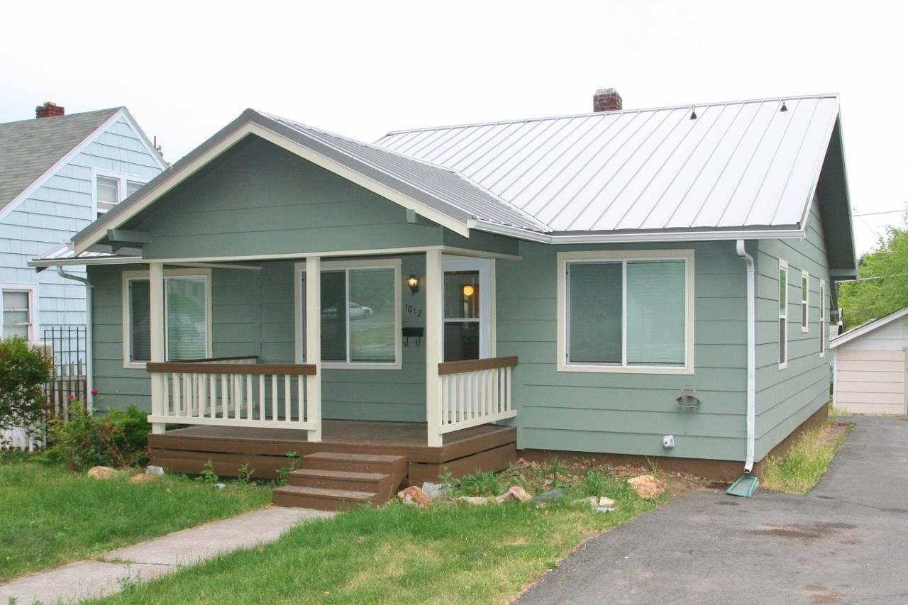 Great Starter Or Investment Home Includes All Appliances, Located In Hot Springs And Within Walking Distance To Roosevelt Elementary School & Biking Distance To Oit & Skylakes Med Center. Clean & Move-in Ready With Lots Of Nice Upgrading Includes Newer Metal Roof & Siding, Vinyl Window, Newer F/A Gas Heater & Water Heater & Newer Exterior Paint. Lives Comfortably, Shared Driveway & Includes Full Basement Too. Vacant & Easy To Show!