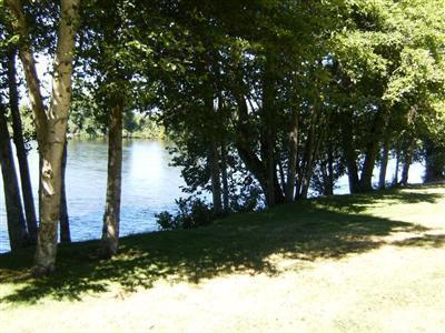 Great senior park and only a stroll to the Rogue River! Space rent that is still reasonable. This two bedroom and two full bath 1978 mobile home sports 1,056 square feet along with a 2 car attached car port and a storage shed. Seller is very motivated. Bring offers!!!