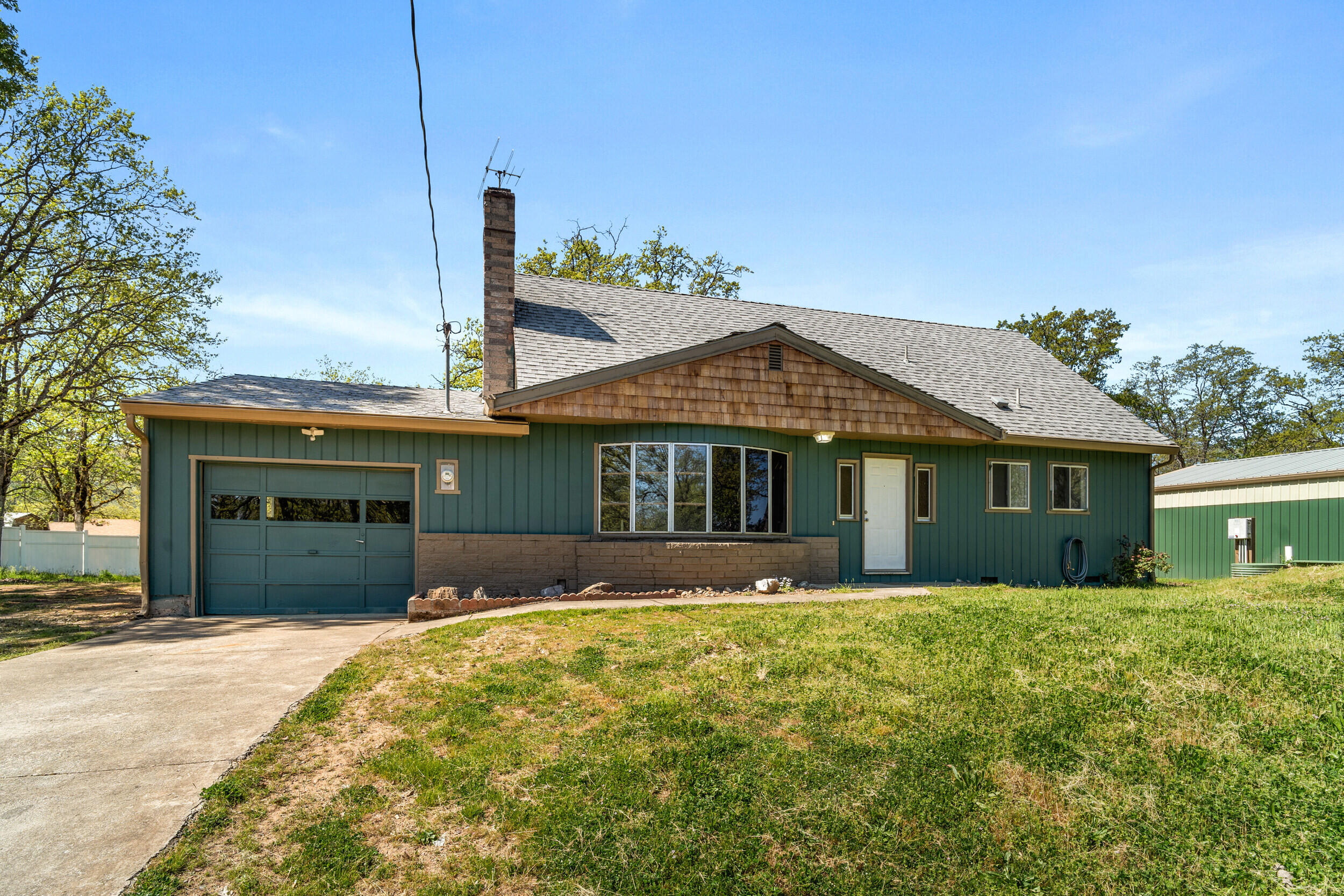 Land Of Many Oaks - Residential