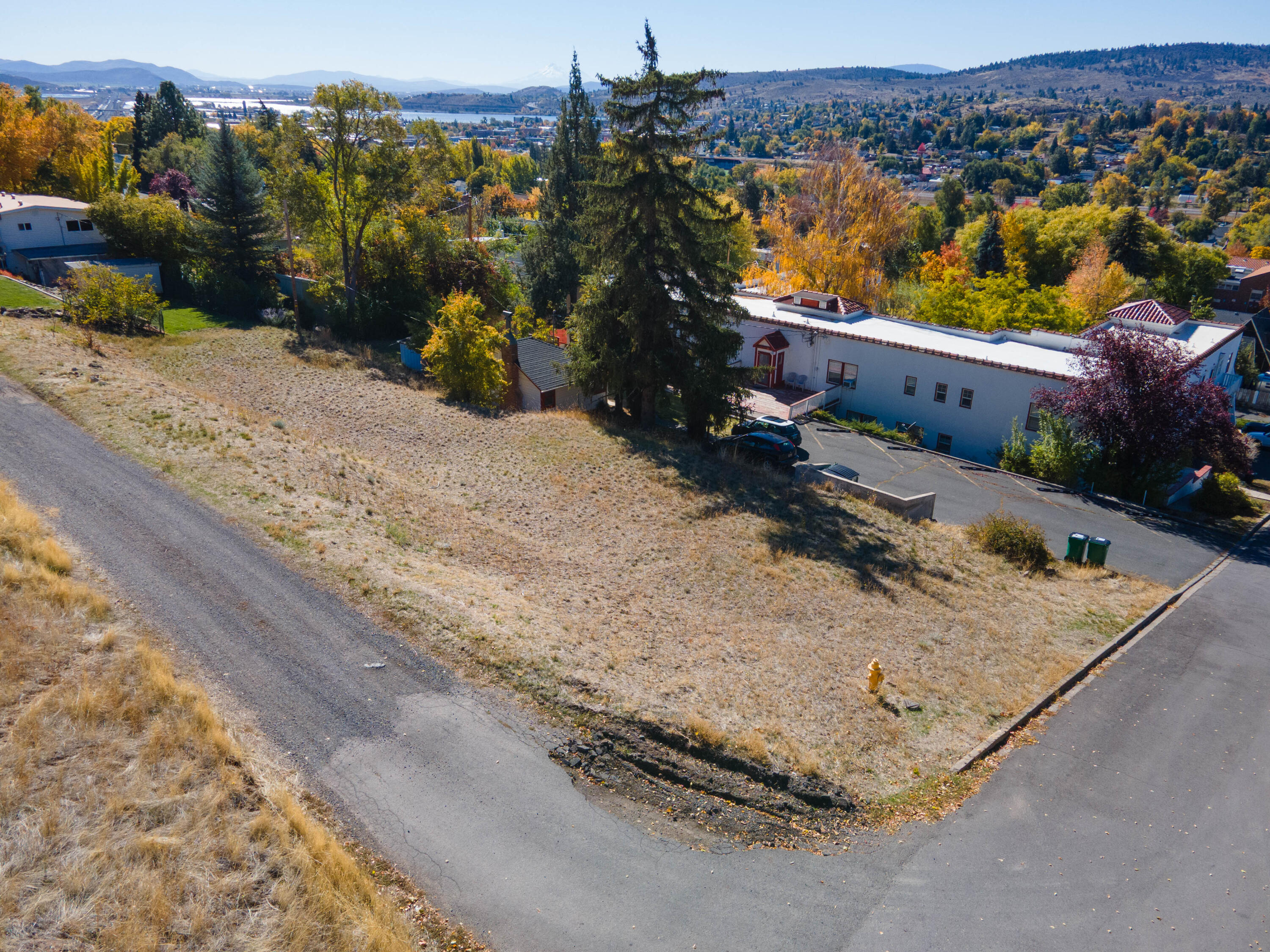 Imagine building your dream home on this appealing lot ideally situated near Oregon Tech, Sky Lakes Medical Center, Roosevelt Elementary School, and just minutes from downtown Klamath Falls.  Buyer to do their own due diligence on building requirements and utilities for this lot.