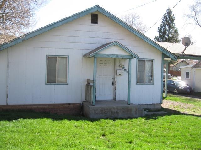 Bungalow Style 2 Bedroom 1 Bath Fixer Could Be Very Cute! Large Fenced Fenced Backyard, Laundry Hookups, And Covered Parking. 738 Sq Ft. Open Eat-in Kitchen. Jack And Jill Bathroom Setup. Oversize 50x120 City Lot. Estimate For Electrical Work $930.
